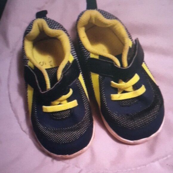 Vibrant Kids' Sneakers in Navy and Yellow - Picture 1 of 1